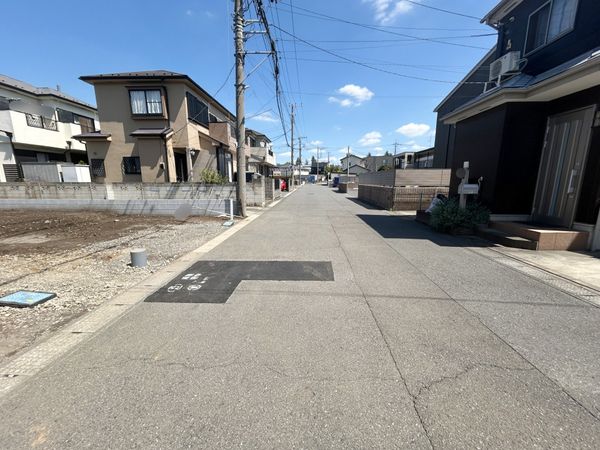 前面道路含む外観