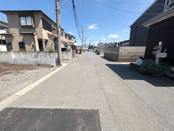 前面道路含む外観