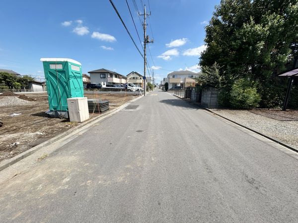 前面道路含む外観