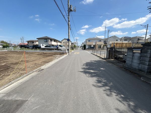前面道路含む外観