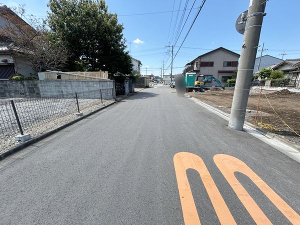 前面道路含む外観