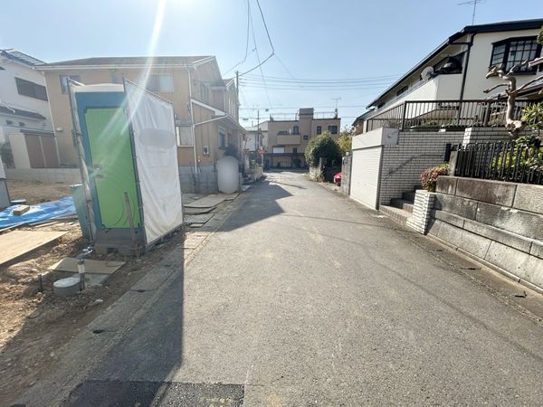 さいたま市西区プラザ 前面道路含む外観 さいたま市西区プラザ 前面道路含む外観