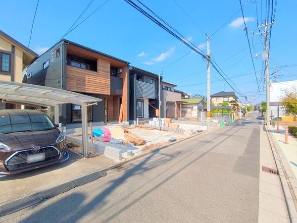 前面道路含む外観