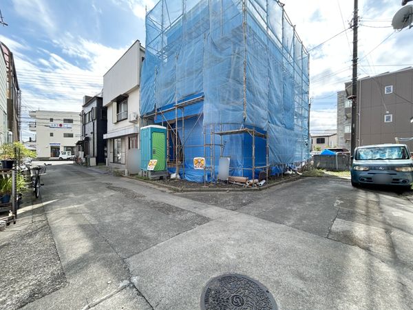 前面道路含む外観