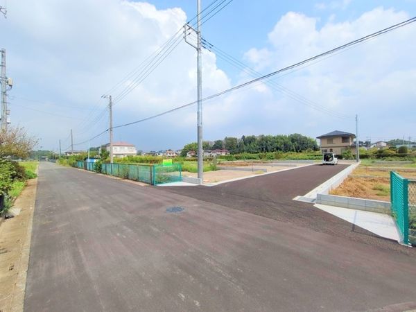 前面道路含む外観
