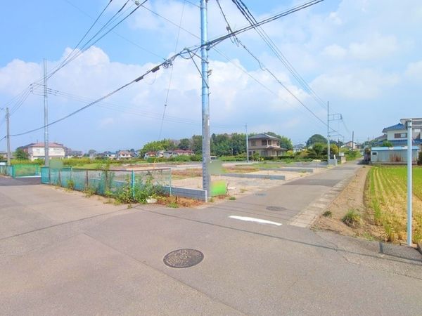 前面道路含む外観