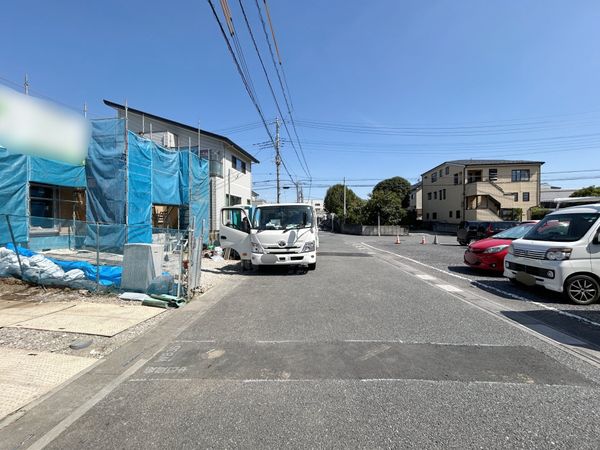 前面道路含む外観