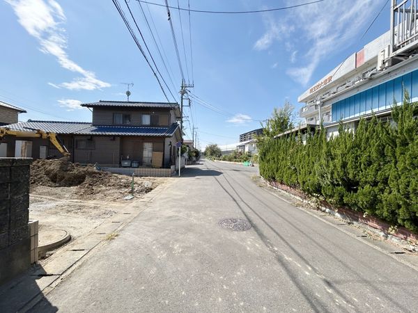 さいたま市西区大字指扇領別所 1号棟 前面道路含む外観