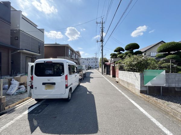 前面道路含む外観