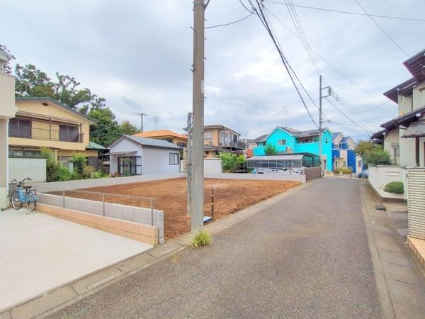 前面道路含む外観