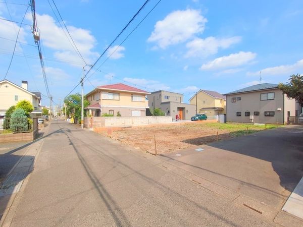 前面道路含む外観