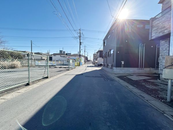 さいたま市大宮区上小町 2号棟 前面道路含む外観 さいたま市大宮区上小町 2号棟 前面道路含む外観