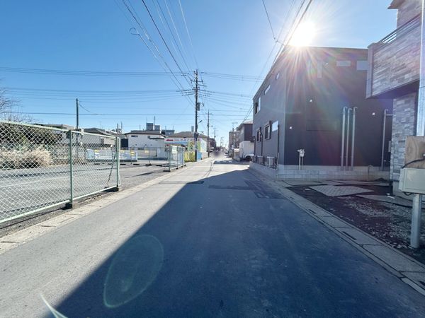 さいたま市大宮区上小町 1号棟 前面道路含む外観 さいたま市大宮区上小町 1号棟 前面道路含む外観