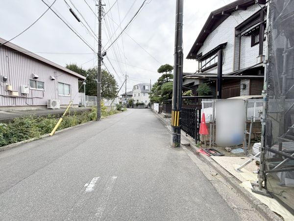 前面道路含む外観