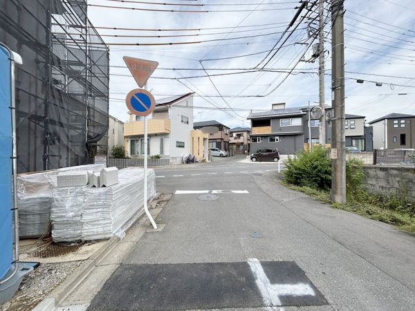 前面道路含む外観