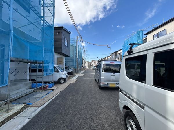 さいたま市西区大字西遊馬 I号棟 前面道路含む外観 さいたま市西区大字西遊馬 I号棟 前面道路含む外観