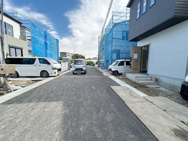さいたま市西区大字西遊馬 G号棟 前面道路含む外観 さいたま市西区大字西遊馬 G号棟 前面道路含む外観