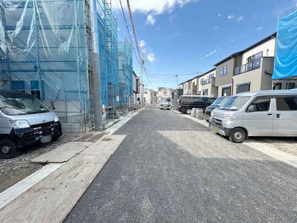 さいたま市西区大字西遊馬 F号棟 前面道路含む外観 さいたま市西区大字西遊馬 F号棟 前面道路含む外観
