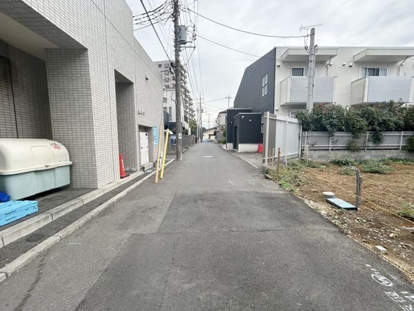 さいたま市大宮区大成町1丁目 2号棟 前面道路含む外観 さいたま市大宮区大成町1丁目 2号棟 前面道路含む外観