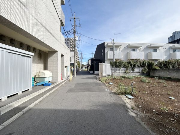 さいたま市大宮区大成町1丁目 1号棟 前面道路含む外観 さいたま市大宮区大成町1丁目 1号棟 前面道路含む外観