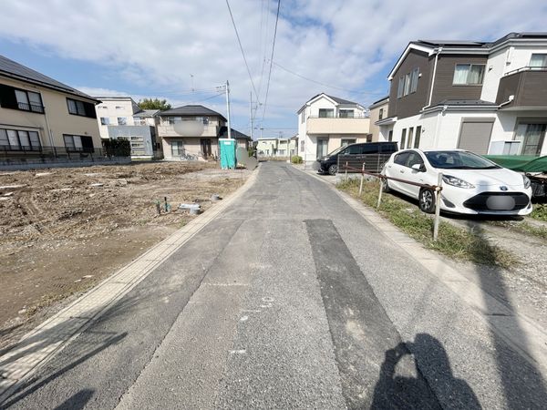 さいたま市西区大字土屋 4号棟 前面道路含む外観 さいたま市西区大字土屋 4号棟 前面道路含む外観