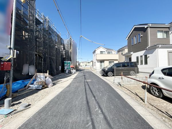 さいたま市西区大字土屋 3号棟 前面道路含む外観