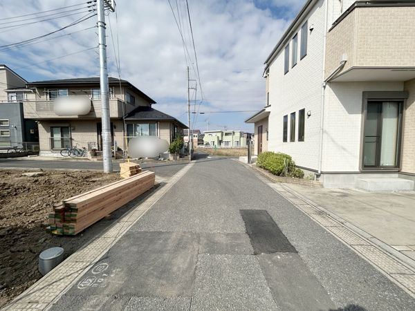 さいたま市西区大字土屋 1号棟 前面道路含む外観 さいたま市西区大字土屋 1号棟 前面道路含む外観