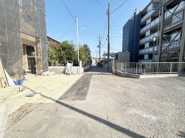 さいたま市大宮区櫛引町1丁目 2号棟 前面道路含む外観 さいたま市大宮区櫛引町1丁目 2号棟 前面道路含む外観