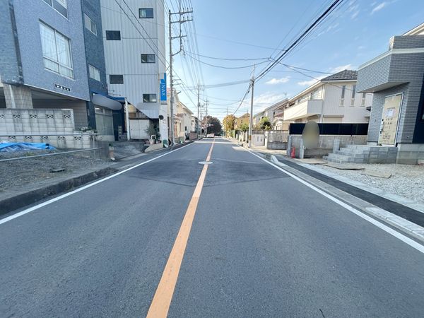 さいたま市大宮区櫛引町1丁目 1号棟 前面道路含む外観 さいたま市大宮区櫛引町1丁目 1号棟 前面道路含む外観