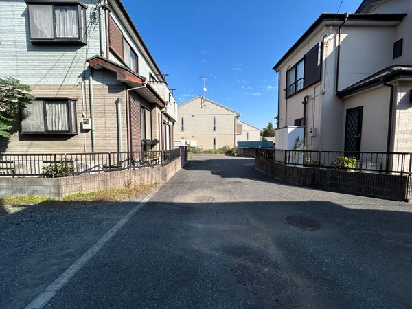 前面道路含む外観