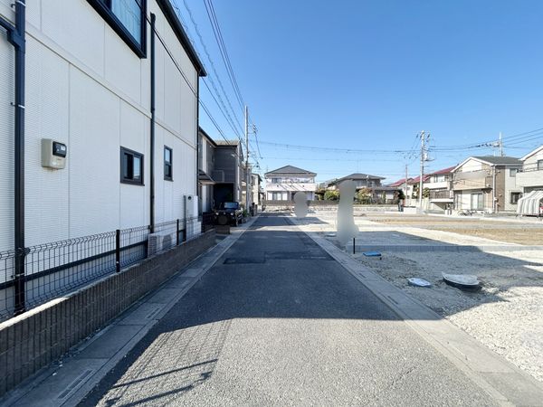 さいたま市西区大字佐知川 5号棟 前面道路含む外観