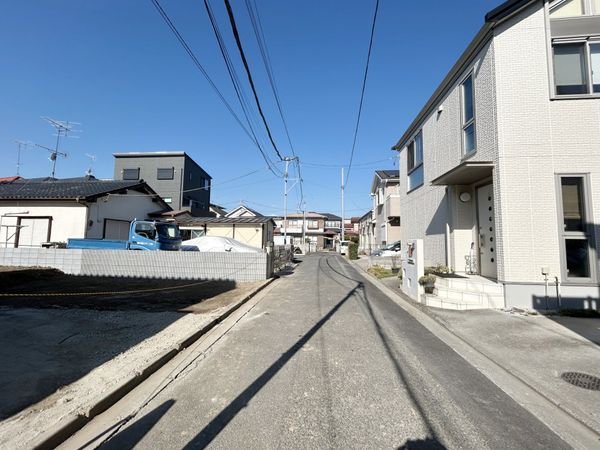 前面道路含む外観