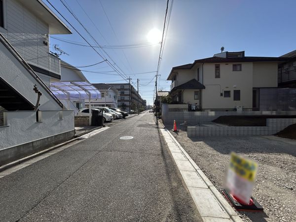 さいたま市北区植竹町1丁目 1号棟 前面道路含む外観 さいたま市北区植竹町1丁目 1号棟 前面道路含む外観