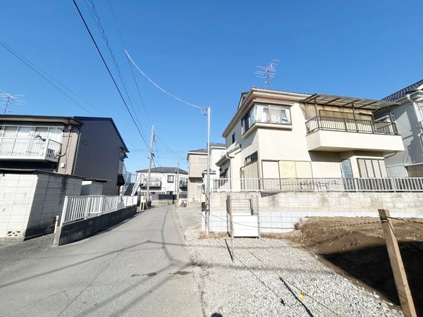 前面道路含む外観