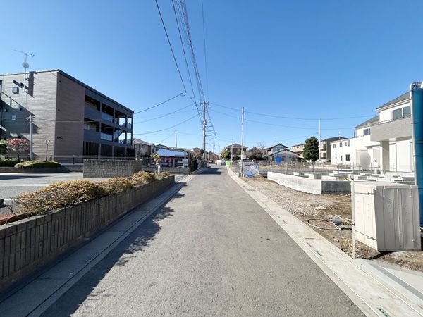 前面道路含む外観