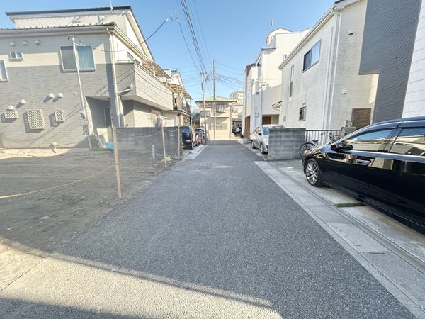 さいたま市北区日進町2丁目 前面道路含む外観 前面道路含む外観