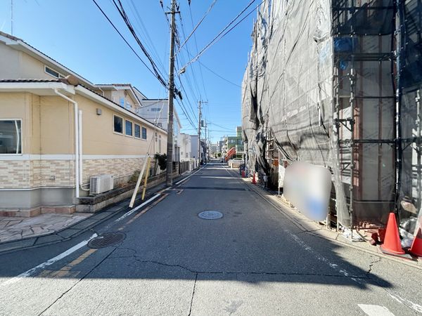 さいたま市北区宮原町2丁目 2号棟 前面道路含む外観 さいたま市北区宮原町2丁目 2号棟 前面道路含む外観