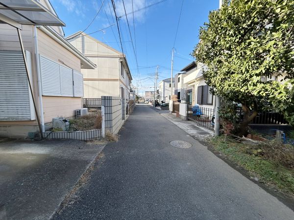 さいたま市見沼区大字中川 前面道路含む外観 さいたま市見沼区大字中川 前面道路含む外観