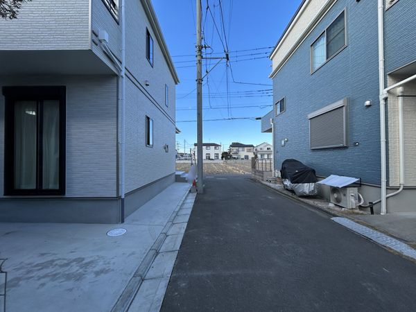 さいたま市西区大字土屋 1号棟 前面道路含む外観 さいたま市西区大字土屋 1号棟 前面道路含む外観