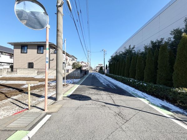 さいたま市北区宮原町1丁目 2号棟 前面道路含む外観 さいたま市北区宮原町1丁目 2号棟 前面道路含む外観