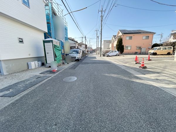 さいたま市北区吉野町1丁目 1号棟 前面道路含む外観