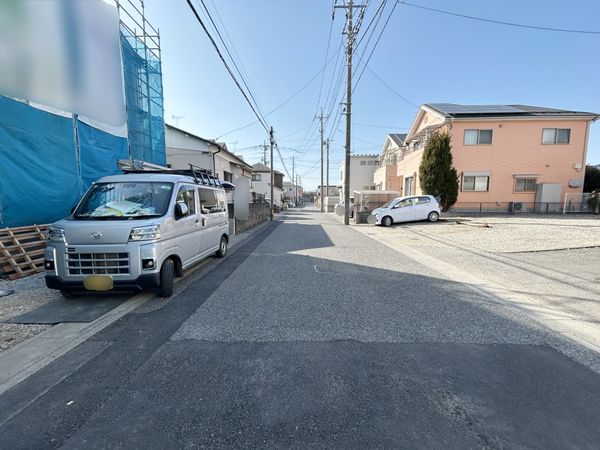 さいたま市北区吉野町1丁目 2号棟 前面道路含む外観