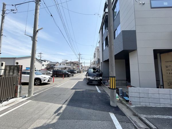 戸田市下戸田2丁目 4号棟 前面道路含む外観