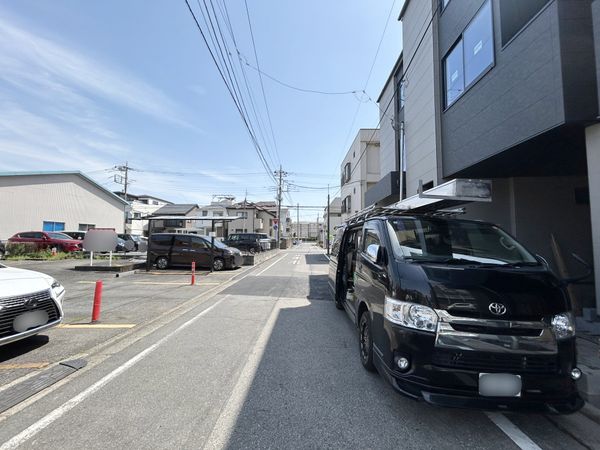 戸田市下戸田2丁目 5号棟 前面道路含む外観
