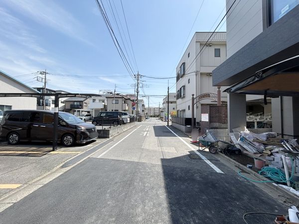 戸田市下戸田2丁目 6号棟 前面道路含む外観