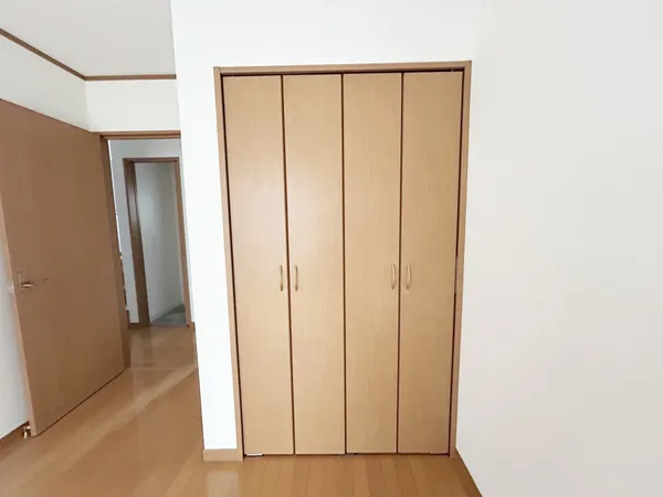 クローゼット（東側洋室約6.0帖）