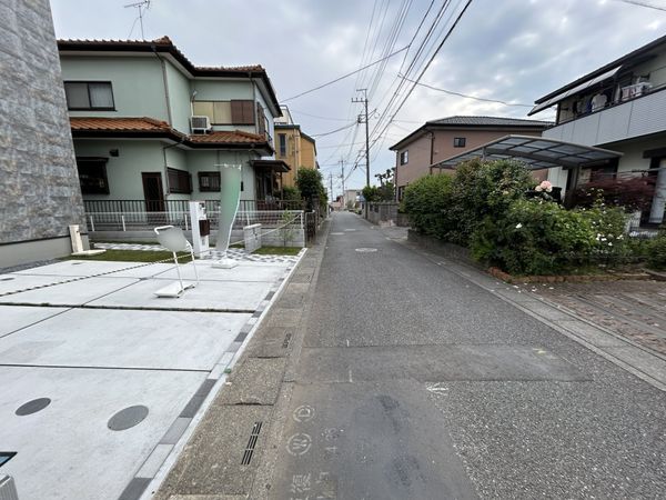 さいたま市西区大字水判土 1号棟 前面道路含む外観 さいたま市西区大字水判土 1号棟 前面道路含む外観