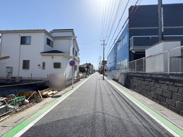 さいたま市北区宮原町4丁目 2号棟 前面道路含む外観
