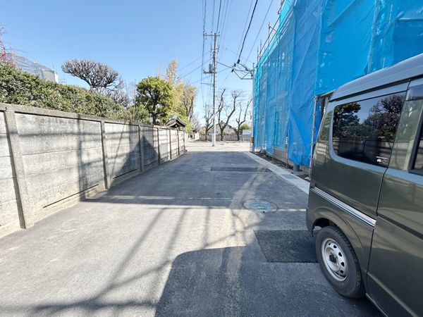 さいたま市西区宮前町 1号棟 前面道路含む外観