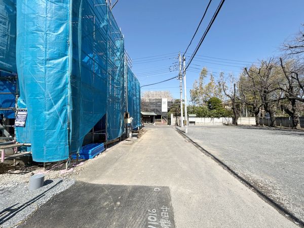 さいたま市西区宮前町 3号棟 前面道路含む外観